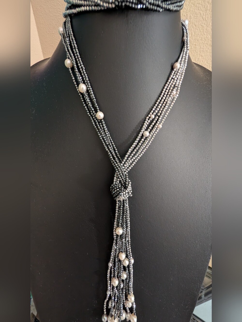 Rajola Black Beaded Lariat Necklace with Pearls